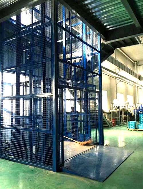 導(dǎo)軌式升降機(jī)