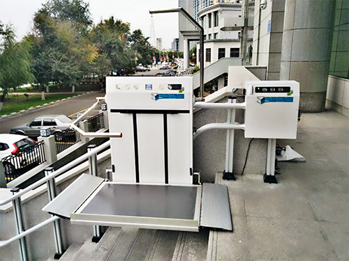 斜掛式無障礙升降平臺